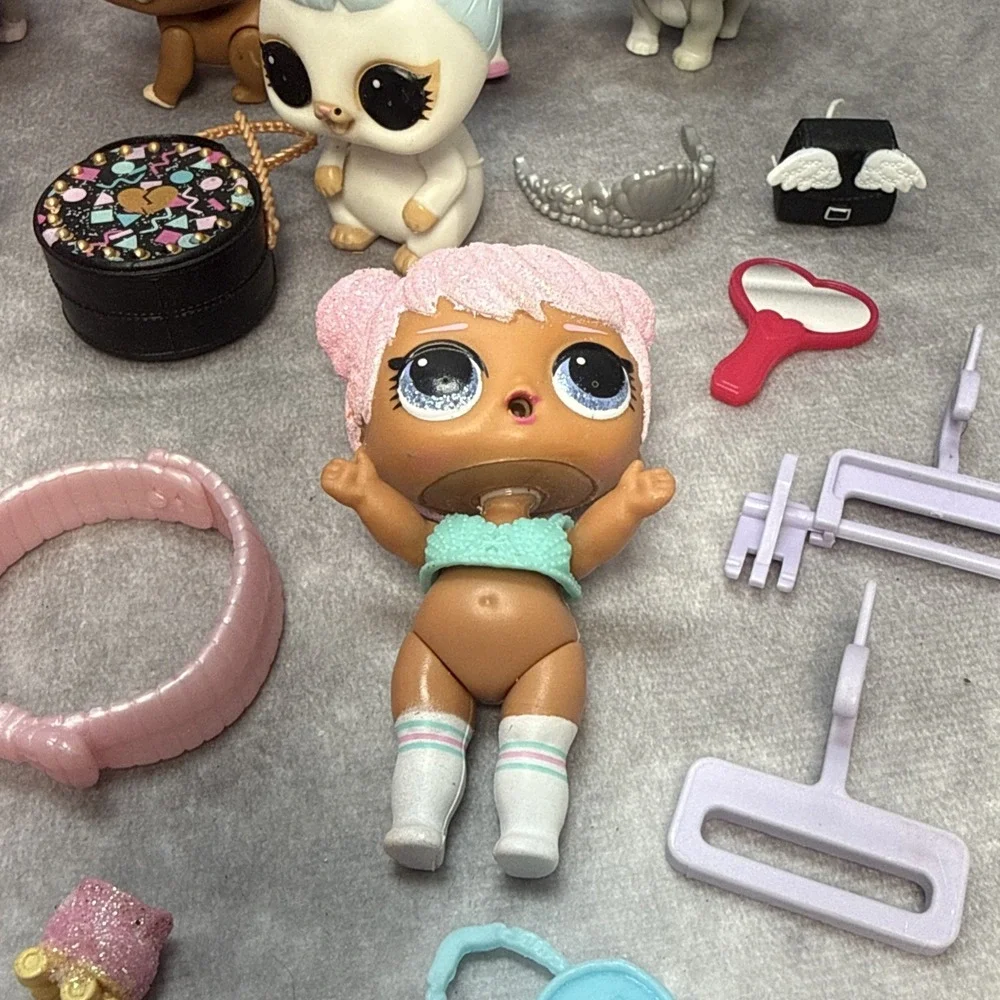 LOL SURPRISE OMG Winter Disco Doll DOLLIE a Mini Doll & Pets,‎ Accessories Lot